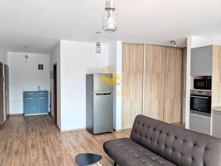Apartament cu 3 camere semidecomandat, mobilat în Bună Ziua