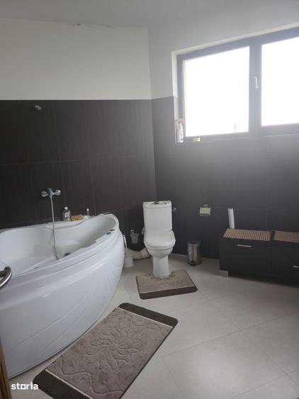 Casă cu 4 camere cu Teren 990 Mp în Ghercești