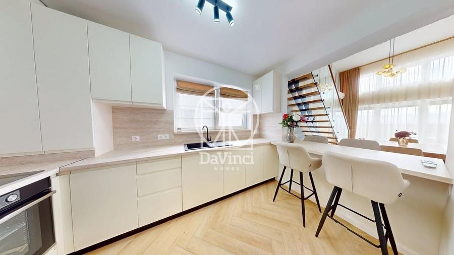 Apartament cu 5 camere semidecomandat, mobilat în Exterior Vest