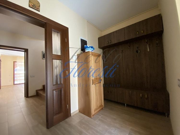 Casă individuală cu 6 camere cu Canalizare în Florești
