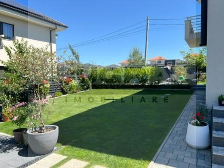 Casă individuală cu 5 camere cu Canalizare în Dezmir
