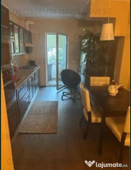 Apartament cu 3 camere decomandat în Răcădău