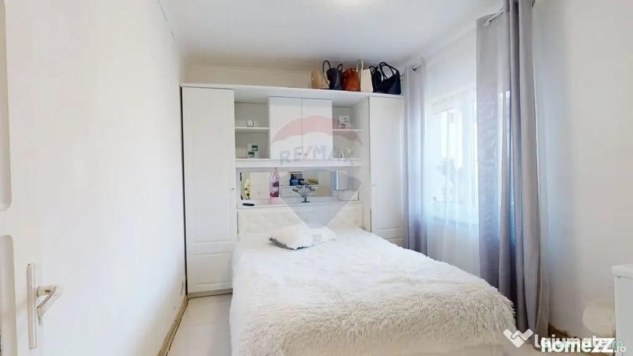 Casă cu 7 camere cu Teren 1075 Mp în Cristian