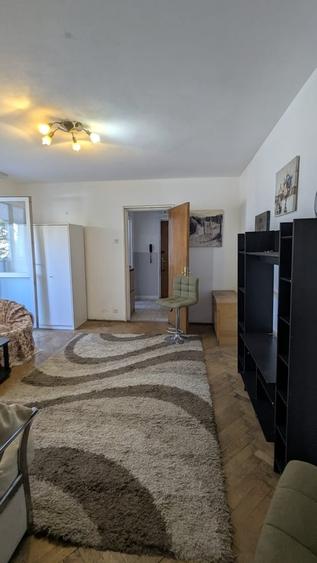 Apartament cu 3 camere semidecomandat în Dristor