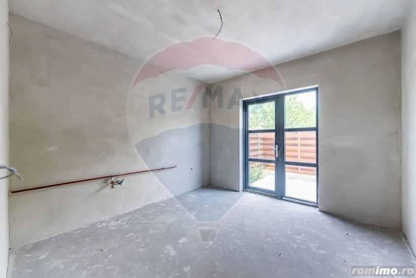Apartament cu 4 camere decomandat în Pârneava