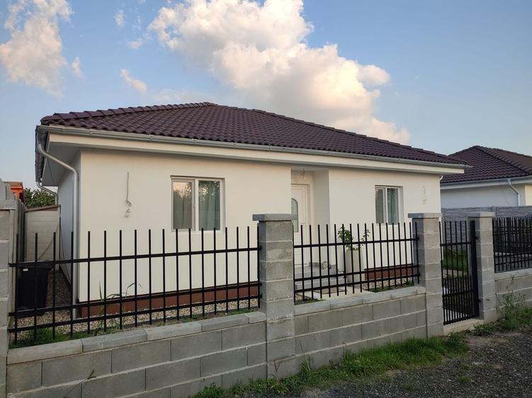 Casă individuală cu 3 camere cu Canalizare în Exterior Vest