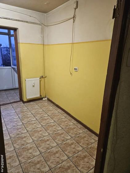 Vand ap.2 cam confort1A langa spitalul CFR,strada Domnisori. - 3