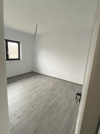 Vand casa in comuna Cordun - 2