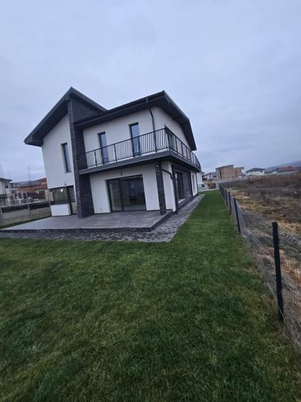 Casa individuala 5 camere, 230mp, garaj, terasa, teren 716mp, in Chinteni - 3