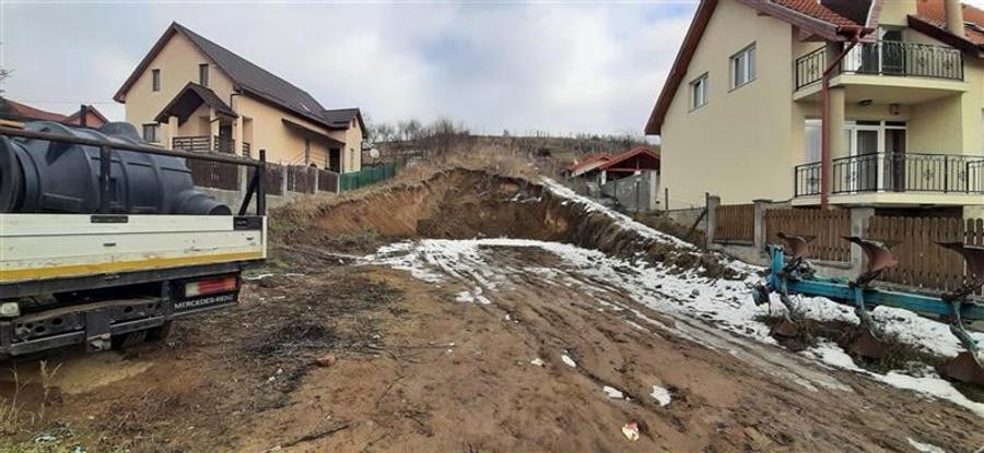 Teren de vanzare intravilan de 10 arii cu utilitatile la poarta  , Sancraiul de - 3