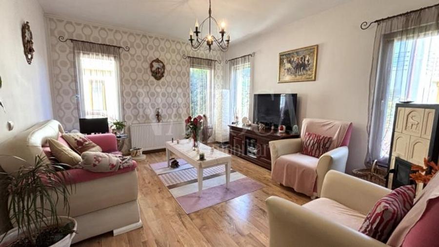 Casa 4 camere de vanzare in Floresti - 1