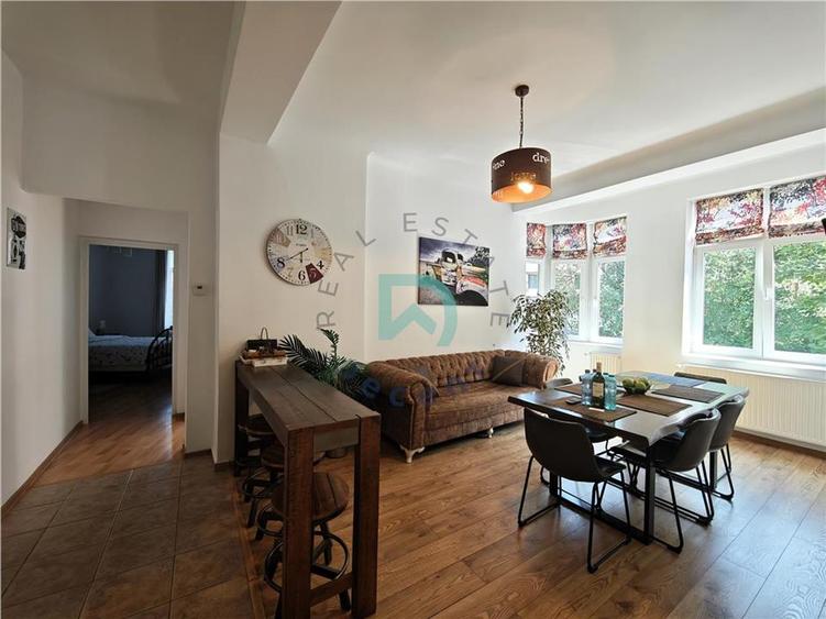 Apartament cu 4 camere decomandat în Centrul Istoric