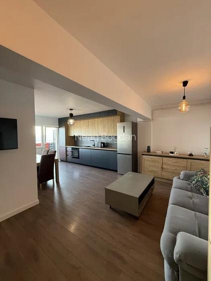 Apartament cu 3 camere, 57 mp, etaj intermediar, zona Petrom