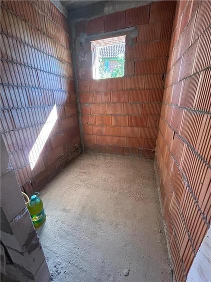 Utvin- toate utilitatile- 4 camere- bucatarie inchisa - 9