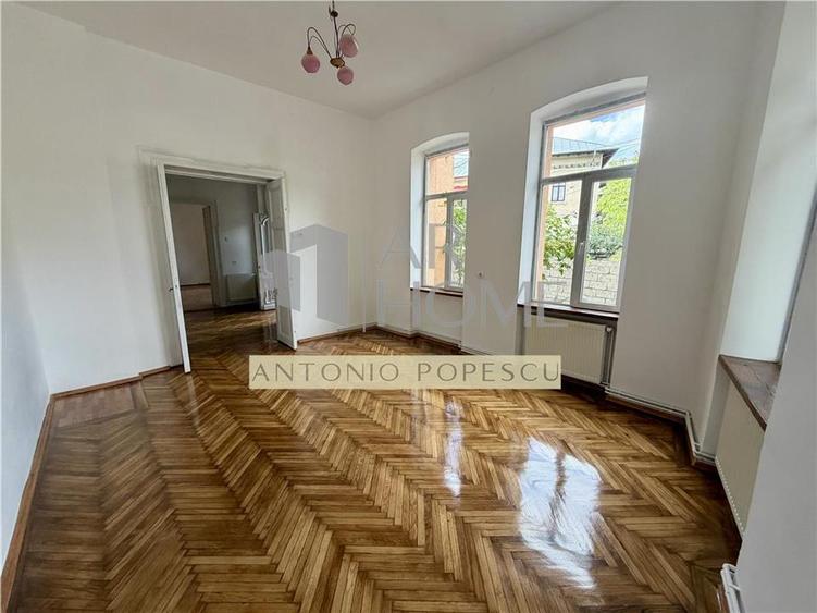Casă cu 4 camere cu Canalizare în Ultracentral