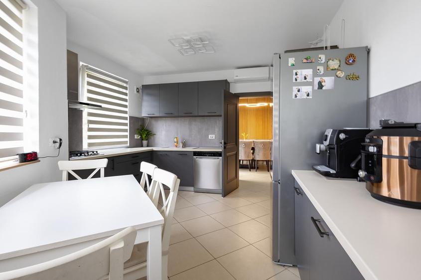 Vila cu doua fronturi si gradina matura, rezidenta sau investitie - 5