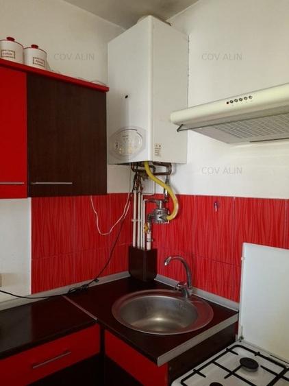 Garsoniera situata "la casa", zona 15 Noiembrie, etaj 1, mobilata si utilata! - 5