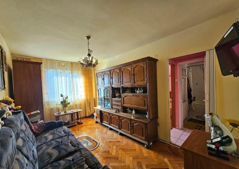 Apartament 2 camere,etaj 2 zona Dacia - 3