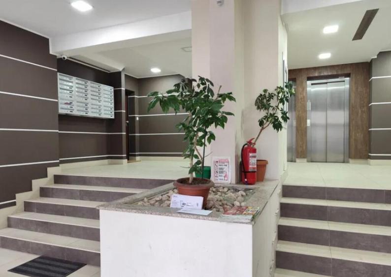 Apartament 2 camere, open space - zona Tractorul - 1