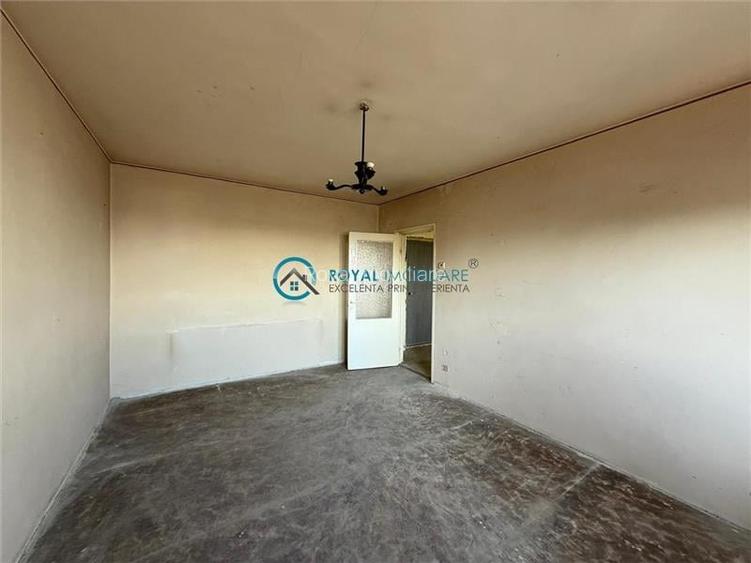 Royal Imobiliare - Vanzare Apartament zona Vest