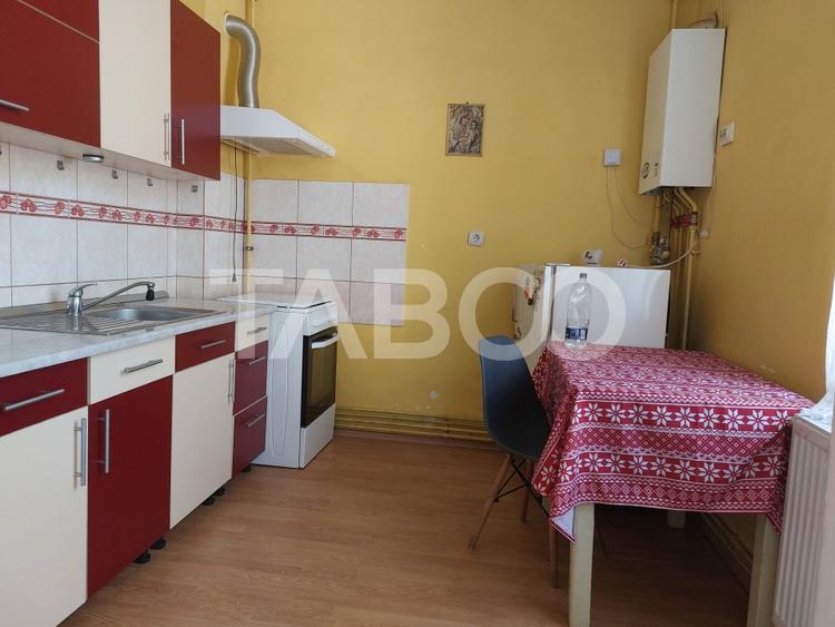 Apartament la casa 52 mp 2 camere terasa pivnita central Cisnadie - 1