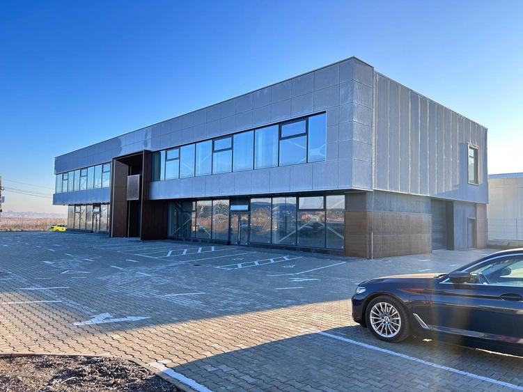 Spatiu Comercial - Showroom -Parter+1/2 Etaj- 940m2 - Zona Industriala - 2