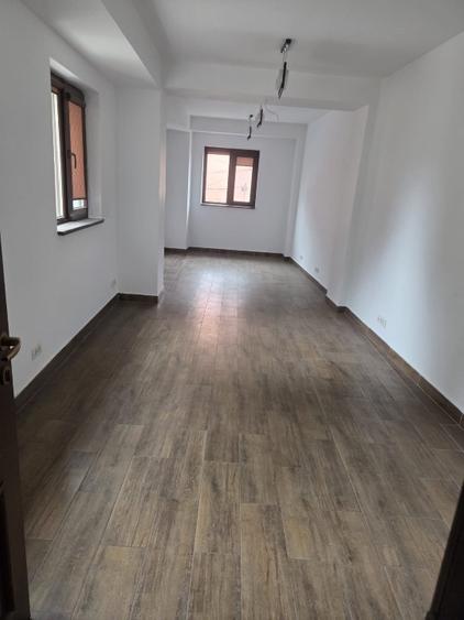 ÎNCHIRIERE Clădire P+1+M, 263 mp, Str. Elena Cuza 31, Bucuresti, Sector 4,  - 7
