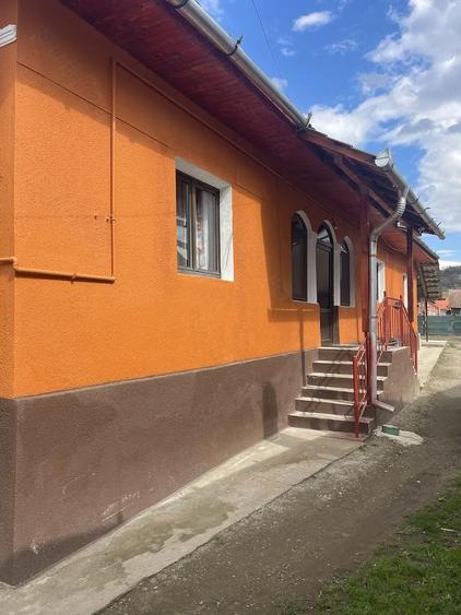 Casa de vanzare la ?ara. - 2