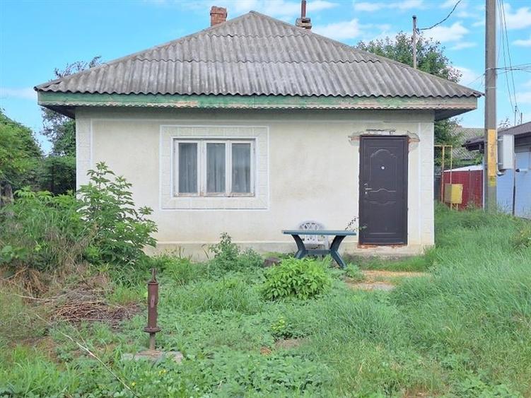 Casa batraneasca  100 mp, teren 4100 mp, zona Izvoare - 1