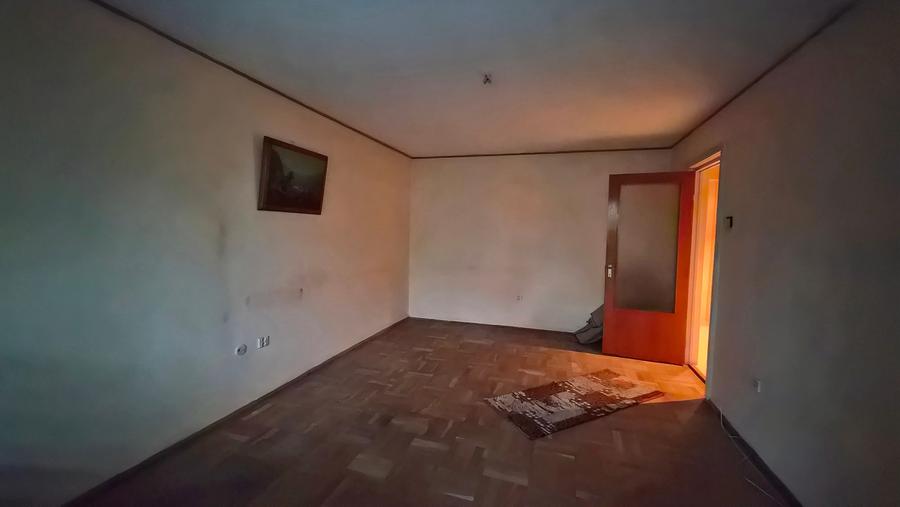 Tomis 1 - ap 3 cam, et 4/4 , gaze la usa (necesita renovare) - 12