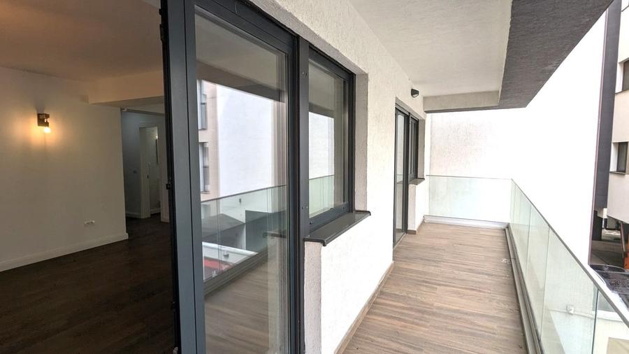 BOUTIQUE  //  STR. POLONA // LINISTE//  PARCARE - 6