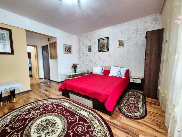 Garsoniera decomandata - bloc nou - zona Poarta 6 - 1