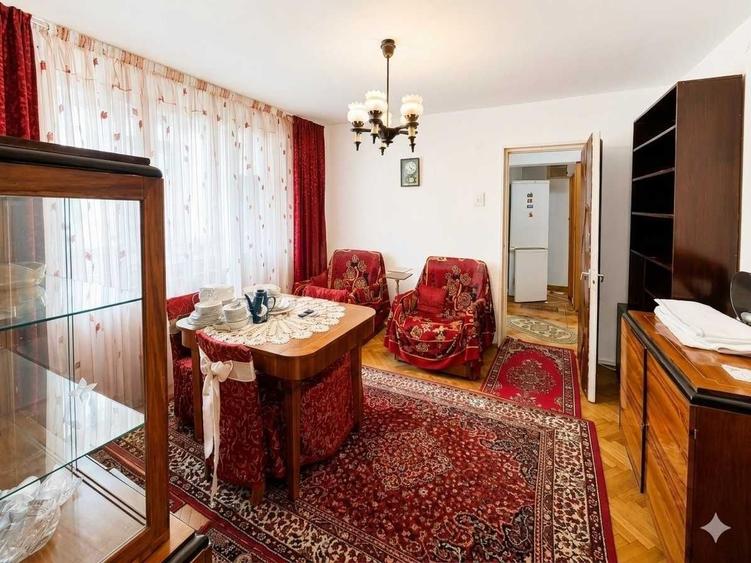 Apartament cu 3 camere semidecomandat în Dărmănești