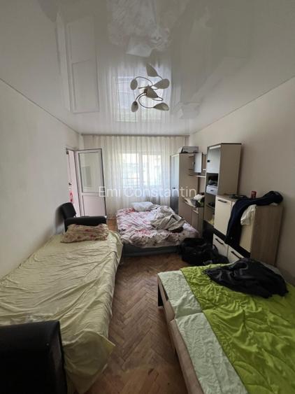 Apartament cu 2 camere decomandat în Podul de Fier