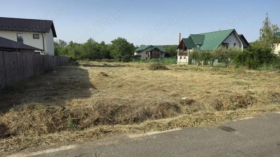 Proprietar,vand 2087 mp teren com.Mosoaia,sat Smeura str Stoienari,toate utilitatile deschidere 26m - 2