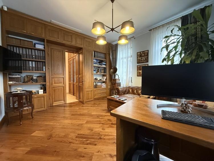 Vilă ultracentrală cu piscină interioară, saună și cramă | Unirii - 10