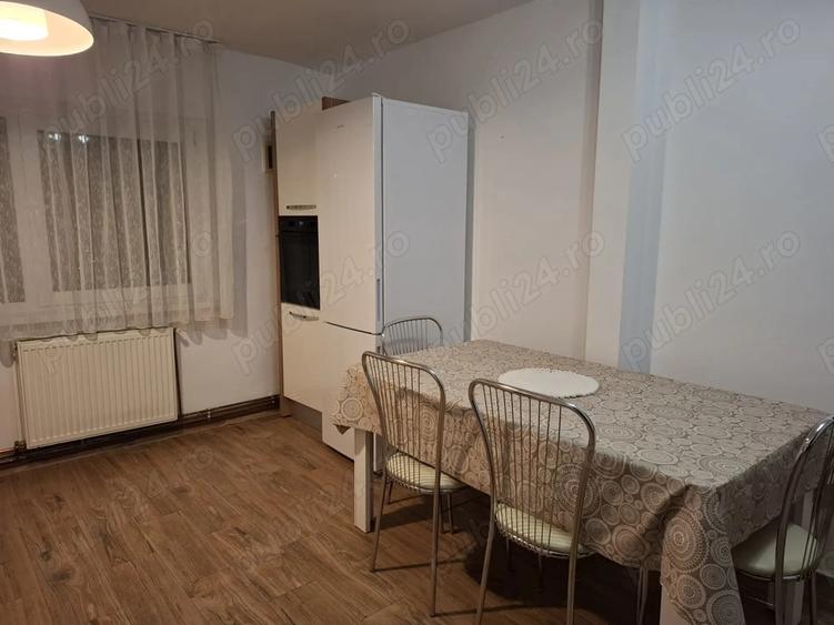 Inchiriez ap. 2 camere, Plopilor, loc parcare, 550 euro - 2