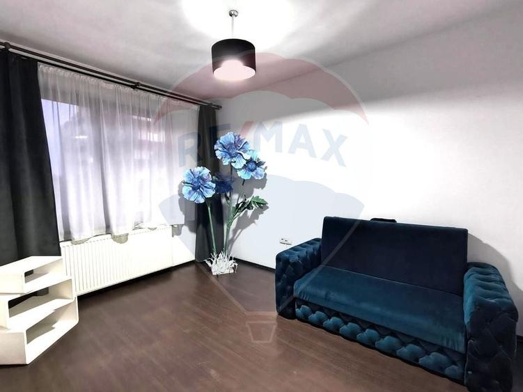 Apartament cu 3 camere de inchiriat in zona Km 5 - 3