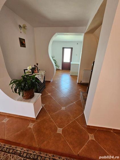 vila cu etaj - 4 camere, 2 bai - 2