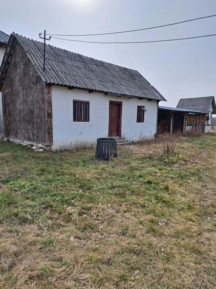 vand casa in Poiana Lacului la 15 minute de Pite?ti la 15 km ?i la 300 m de centru comunei - 2