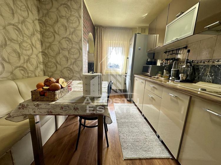 Apartament cu 4 camere, etaj 2, boxa la subsol, zona Soarelui - 3