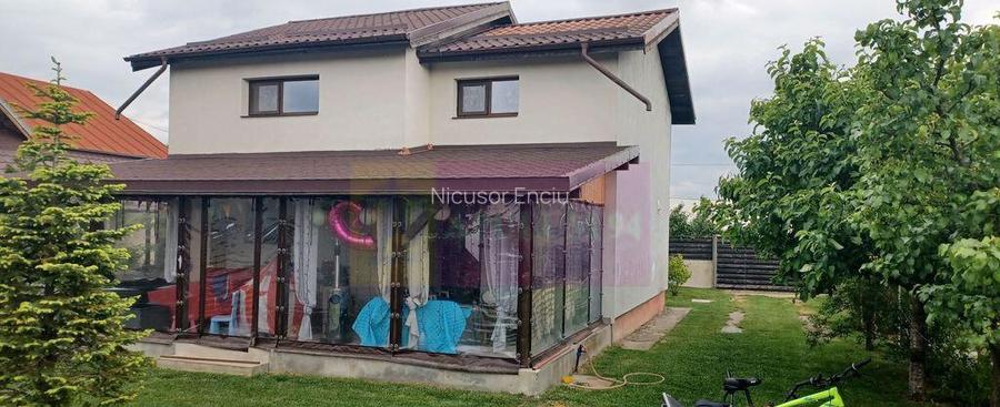 Sabareni, casa 2011, P+M 4 camere + dependin?e, curte...