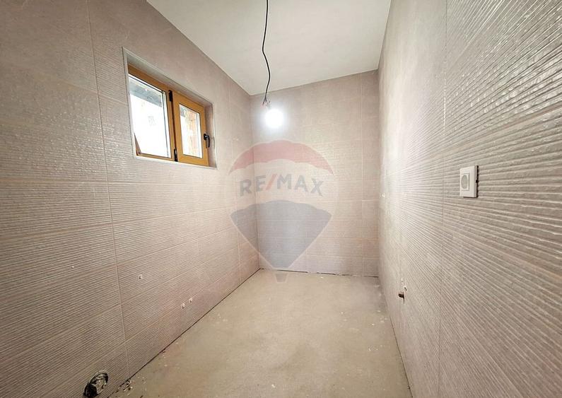 Casa / Vila la gri aproape gata sa devina acasa ! - 13