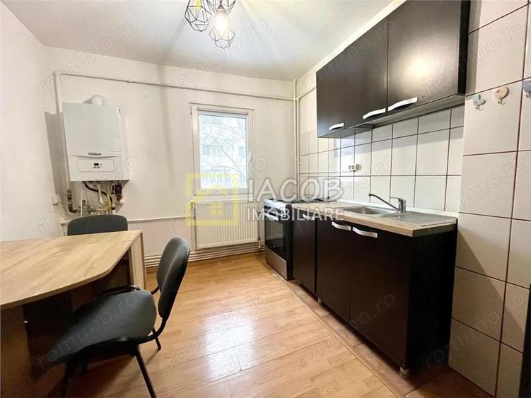 Apartament, str. Bicaz, 3 camere decomandate, etaj 1 - 12