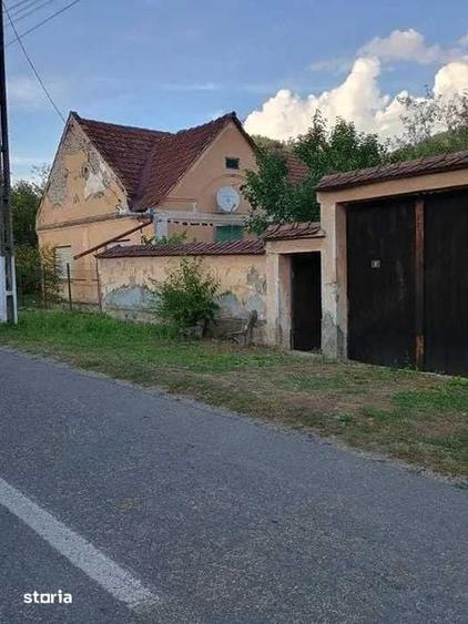 Casă cu 4 camere cu Teren 220 Mp în Petriș