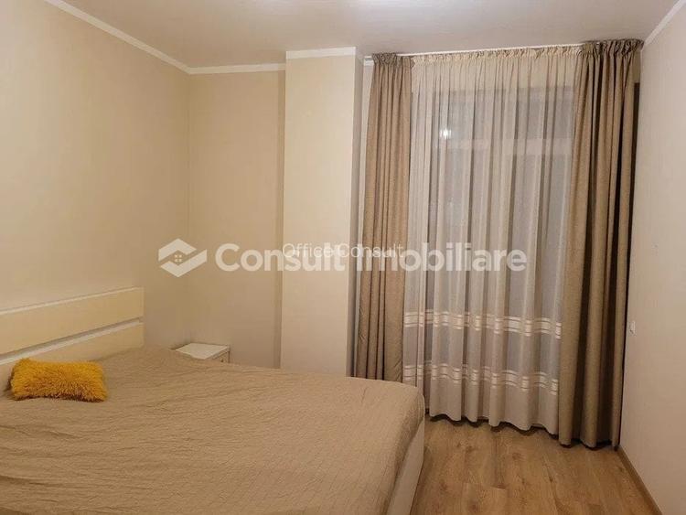 Apartament cu 3 camere semidecomandat, mobilat în Sopor