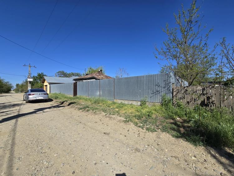 Teren cu casa Batranesca Oras Insuratei - 1