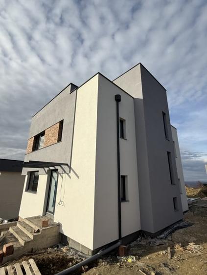 Casa individuala premium de vanzare cu view deosebit in Dezmir 214mp si t. 458mp - 2