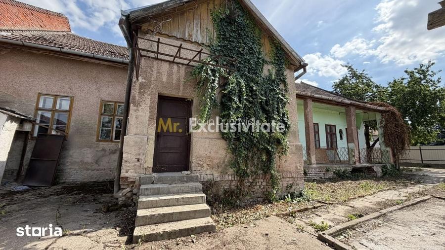 Casa de renovat cu teren 557 mp, central Str. Gh. Bari?iu - Carei