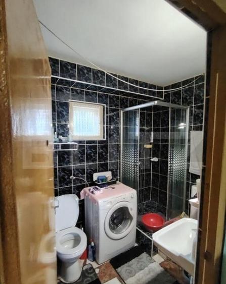 Casa cu 2 apartamente in Livezeni - 1